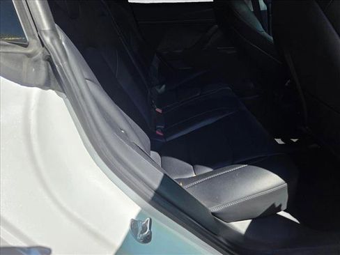 Used 2021 Tesla Model 3 Standard Range Plus image 17