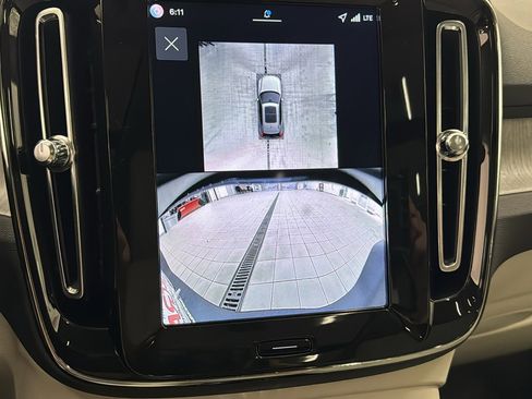 New 2026 Volvo XC40 B4 Plus w/ Climate Package image 18