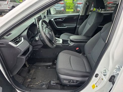 Used 2025 Toyota RAV4 XLE AWD/4WD image 17