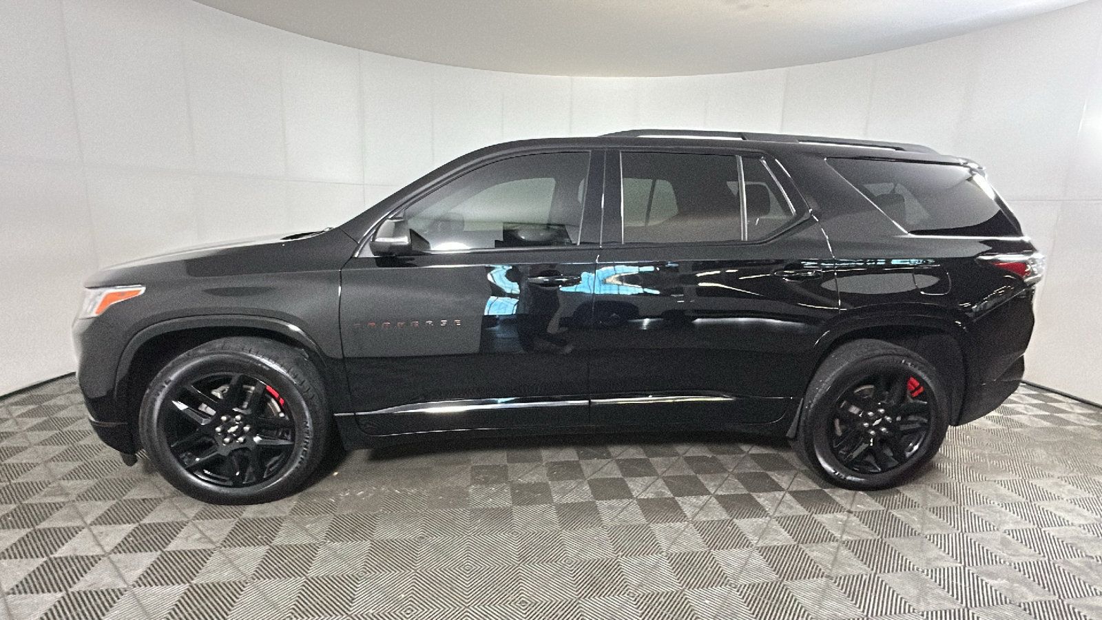 Used 2021 Chevrolet Traverse Premier w/ Redline Edition AWD/4WD image 6