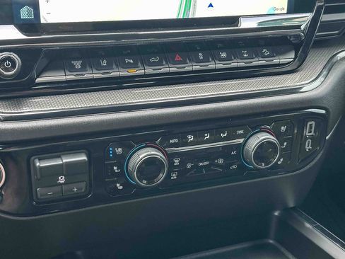 Used 2025 Chevrolet Silverado 2500 ZR2 w/ Technology Package AWD/4WD image 32