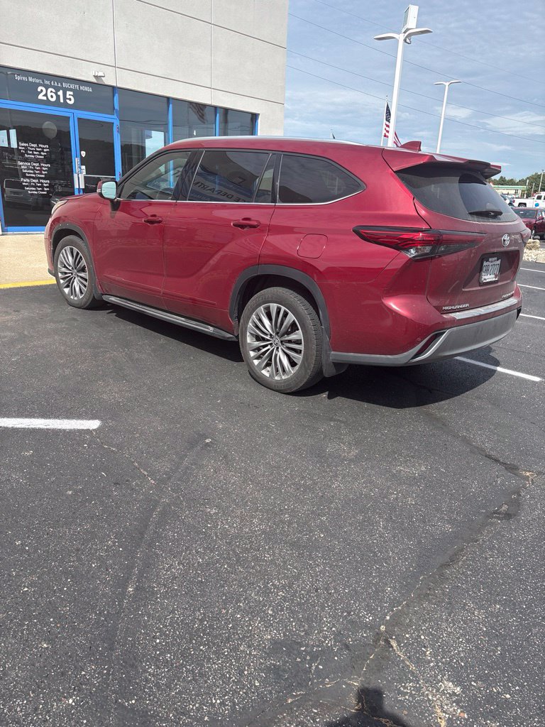 Used 2021 Toyota Highlander Platinum AWD/4WD image 4