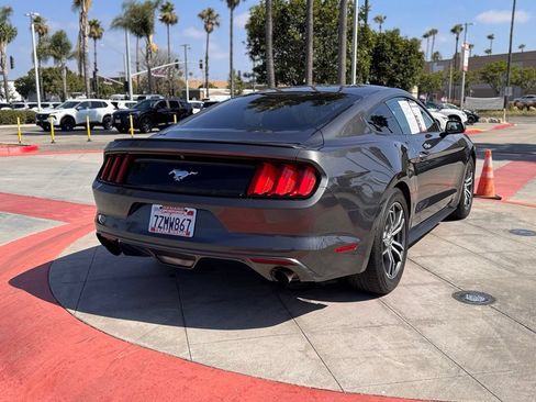 Used 2017 Ford Mustang Coupe RWD image 8