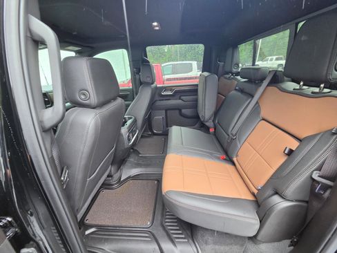 Used 2024 Chevrolet Silverado 3500 High Country w/ High Country Premium Package AWD/4WD image 11