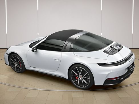Certified 2025 Porsche 911 Targa 4 GTS AWD/4WD image 39