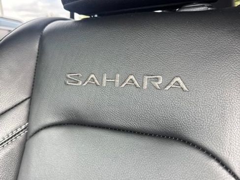 Used 2023 Jeep Wrangler Unlimited Sahara AWD/4WD image 5