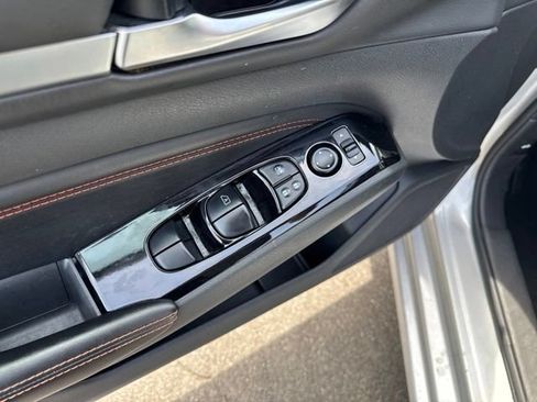 Used 2023 Nissan Altima 2.5 SR FWD image 8