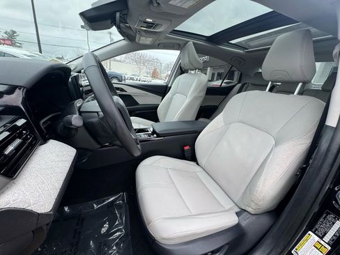 Used 2025 Toyota Camry XLE w/ Premium Plus Package image 18