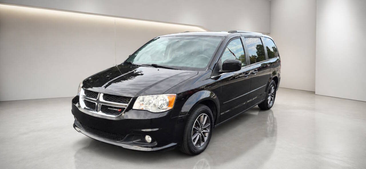 Used 2017 Dodge Grand Caravan SXT FWD image 1