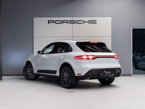 Certified 2026 Porsche Macan AWD/4WD image 3