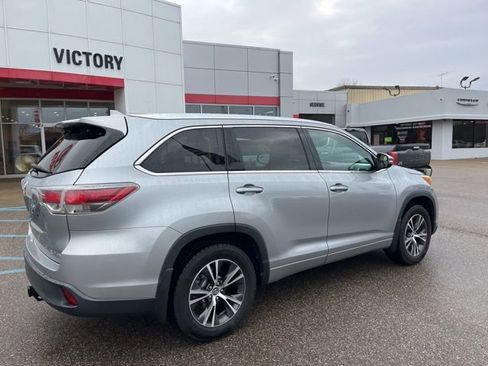 Used 2016 Toyota Highlander XLE image 4