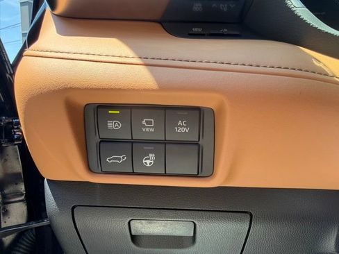 Used 2026 Toyota Highlander Platinum AWD/4WD image 6