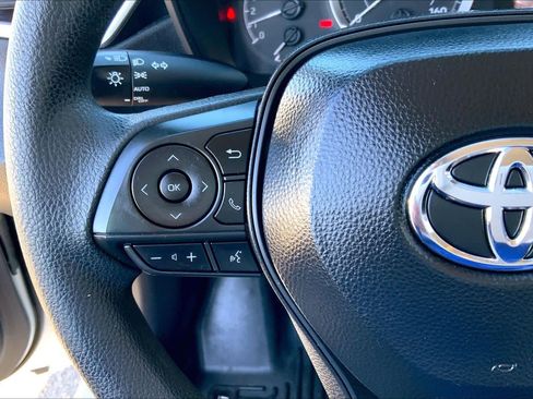 Used 2020 Toyota Corolla LE image 19