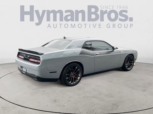 Used 2022 Dodge Challenger R/T w/ T/A Package image 3