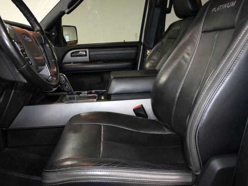 Used 2017 Ford Expedition Platinum image 18