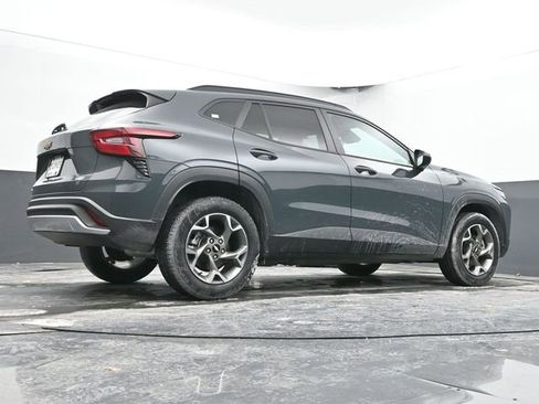 Used 2025 Chevrolet Trax LT image 48
