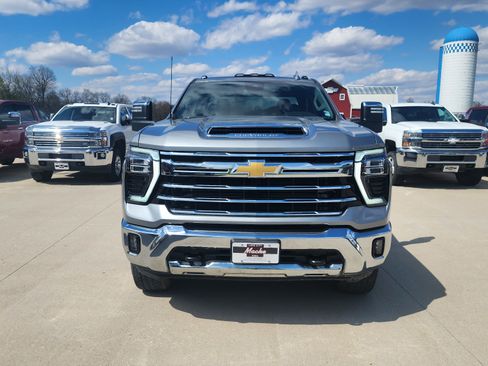 Used 2025 Chevrolet Silverado 2500 LTZ AWD/4WD image 2
