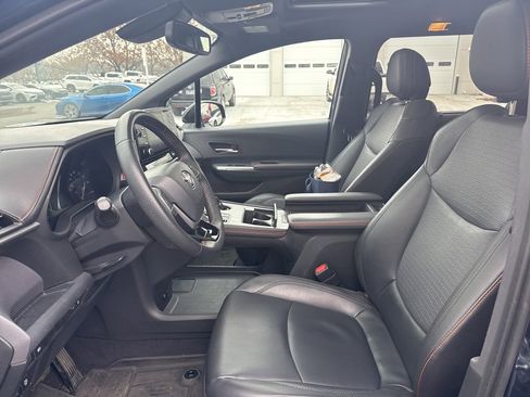 Used 2022 Toyota Sienna XSE image 7