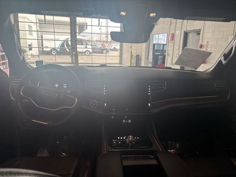 Used 2023 Jeep Wagoneer L Series II image 17