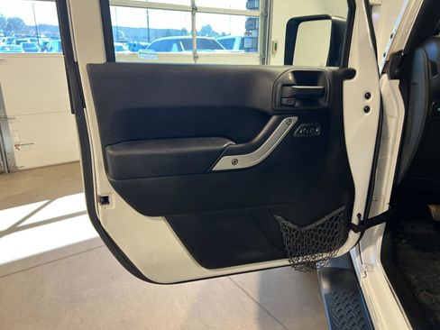 Used 2014 Jeep Wrangler Unlimited Rubicon w/ Dual Top Group AWD/4WD image 21