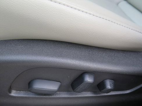 Used 2020 Cadillac XT4 Premium Luxury w/ Cold Weather Package image 11