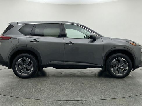 Used 2025 Nissan Rogue SV FWD image 11