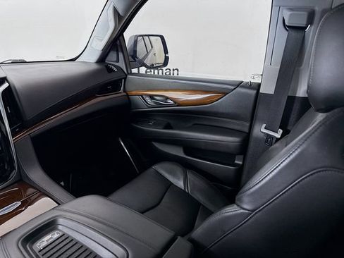Used 2019 Cadillac Escalade Premium Luxury w/ Escalade Sport Edition image 27