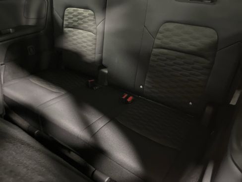 Used 2024 Nissan Pathfinder S image 12