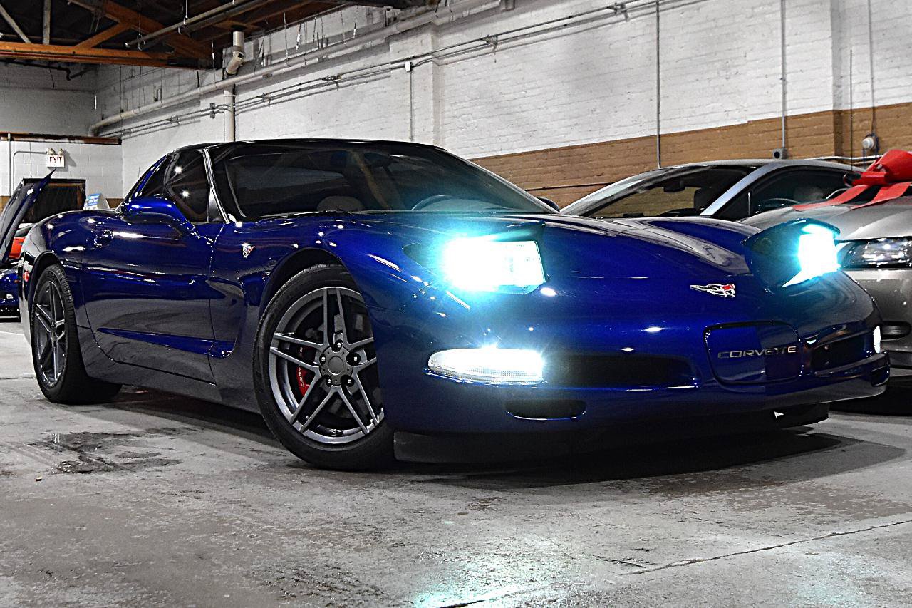 Used 2004 Chevrolet Corvette Coupe w/ Preferred Equipment Group RWD image 2
