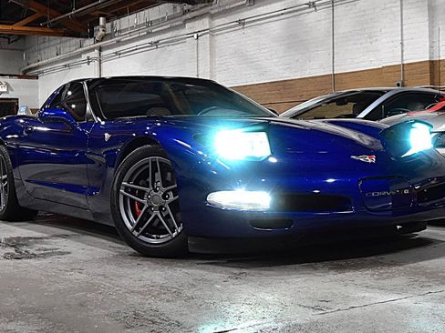 Used 2004 Chevrolet Corvette Coupe w/ Preferred Equipment Group RWD image 2