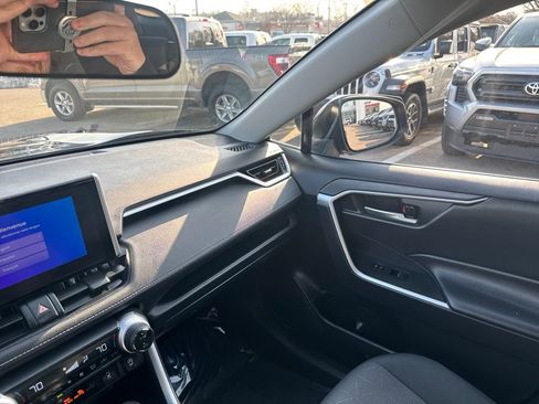 Used 2025 Toyota RAV4 XLE w/ Convenience Package image 28