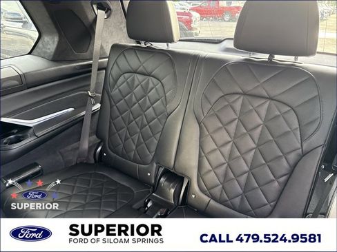 Used 2024 BMW X7 xDrive40i w/ M Sport Package AWD/4WD image 8