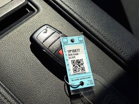 Used 2025 Toyota Grand Highlander AWD image 28