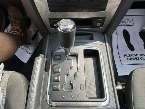 Used 2009 Jeep Grand Cherokee Laredo AWD/4WD image 23
