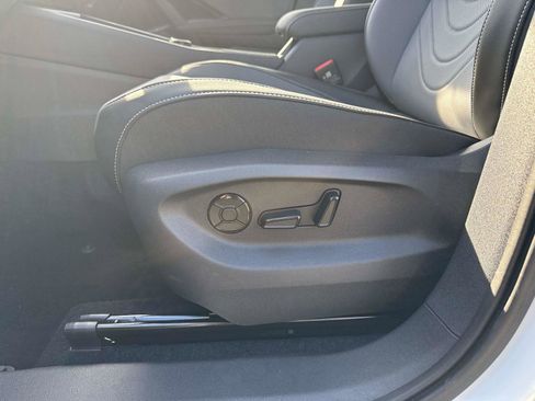 New 2025 Volkswagen Tiguan SE image 19