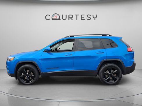 Used 2020 Jeep Cherokee Latitude Plus image 2