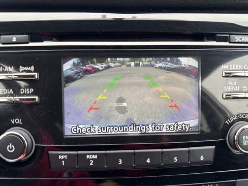 Used 2017 Nissan Rogue SV image 19