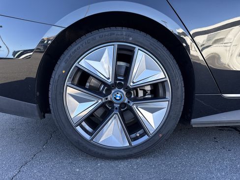 Used 2023 BMW i4 eDrive40 image 30