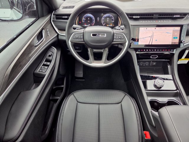 New 2026 Jeep Grand Cherokee Limited w/ Luxury Tech Group II RWD image 13
