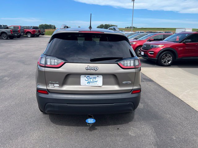 Used 2019 Jeep Cherokee Latitude w/ Cold Weather Group AWD/4WD image 6