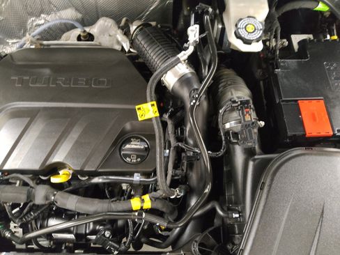 Used 2024 Chevrolet Trax LT w/ Driver Confidence Package FWD image 30