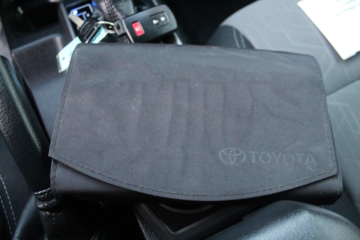 Used 2021 Toyota Tacoma TRD Sport AWD/4WD image 33