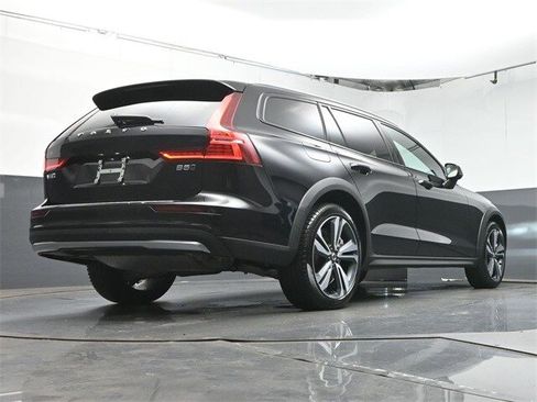 Certified 2024 Volvo V60 B5 Cross Country Plus image 36