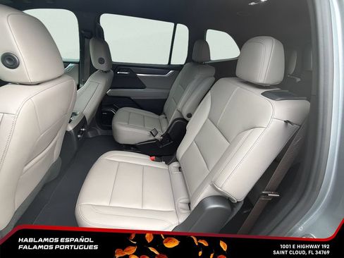 Certified 2026 GMC Acadia Elevation w/ Elevation Premium Package FWD image 24