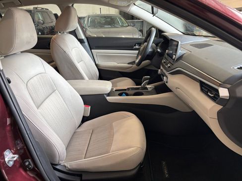 Used 2025 Nissan Altima 2.5 SV FWD image 29