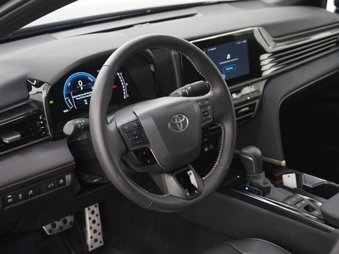 Used 2025 Toyota Camry SE image 21