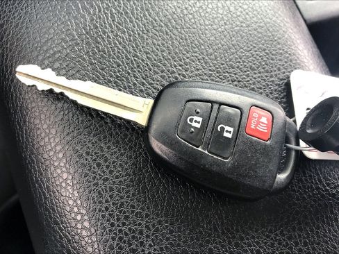 Used 2018 Toyota Tundra SR5 w/ SR5 Upgrade Package image 12