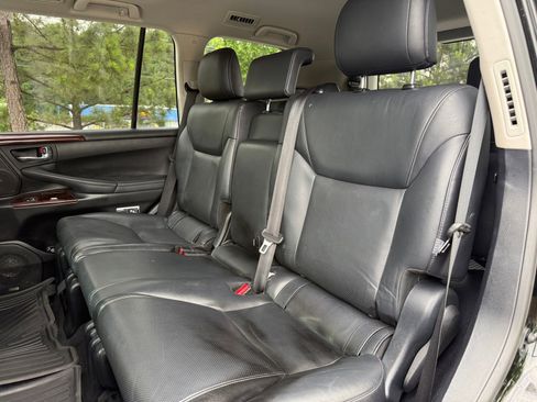 Used 2015 Lexus LX 570 4WD w/ Luxury Package image 38
