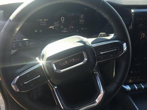 Used 2025 GMC Acadia Elevation image 8