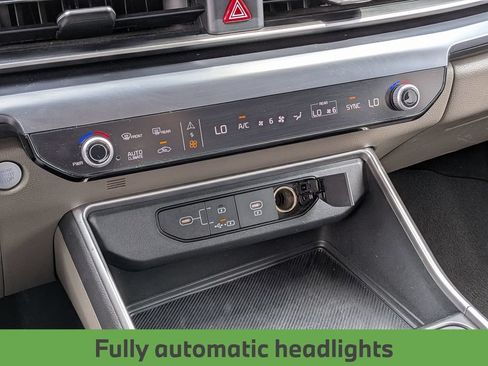 Used 2025 Kia Carnival FWD image 32
